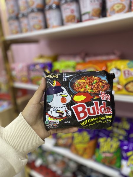 نودلز كوري اسود بطعم الدجاج الحار